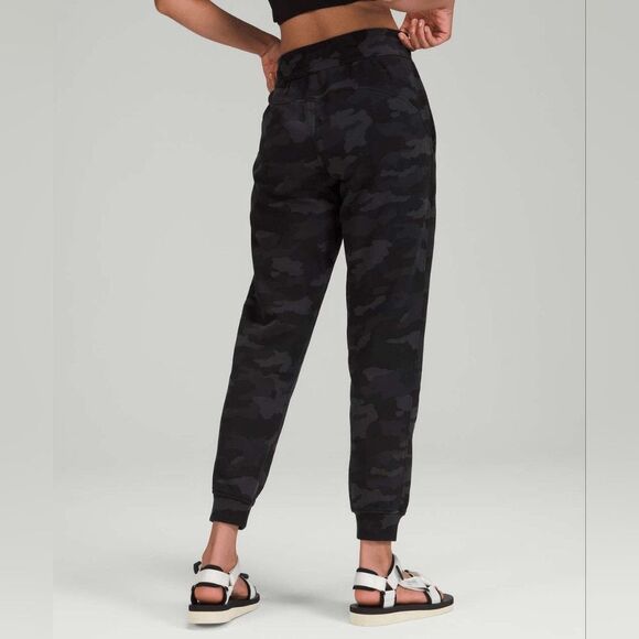 Lululemon Scuba High-Rise French Terry Jogger Sweatpant Camo Deep Coal Size 4 - Picture 3 of 7